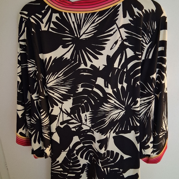 Black White Floral Cover Up - Picture 3 of 3